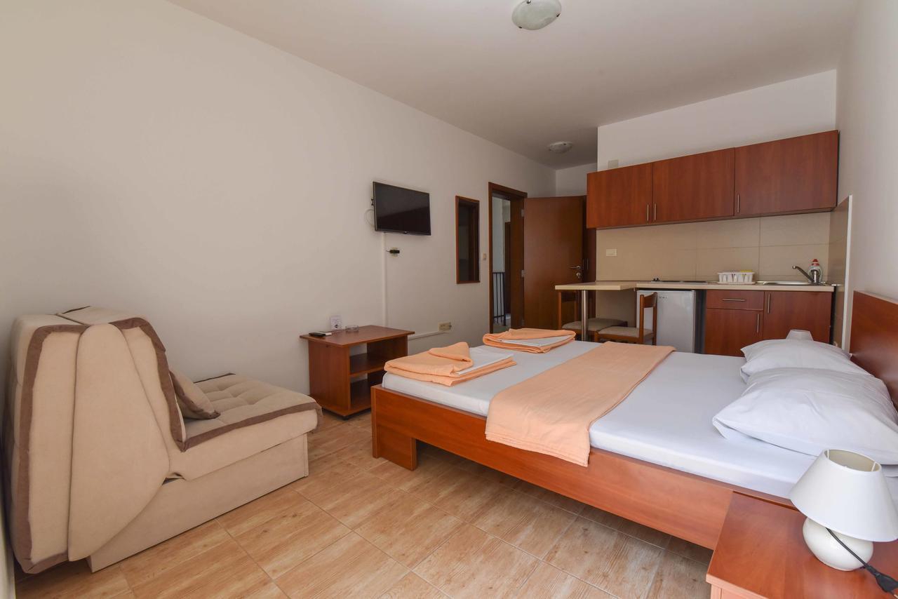 Studio Apartments 6 Palmi Budva Buitenkant foto